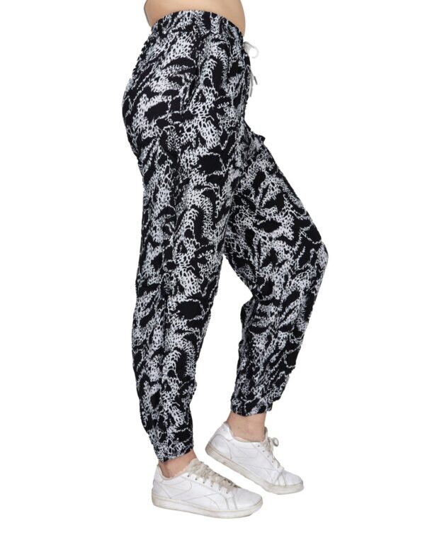 Calza estampada blanco y negro de mujer 2