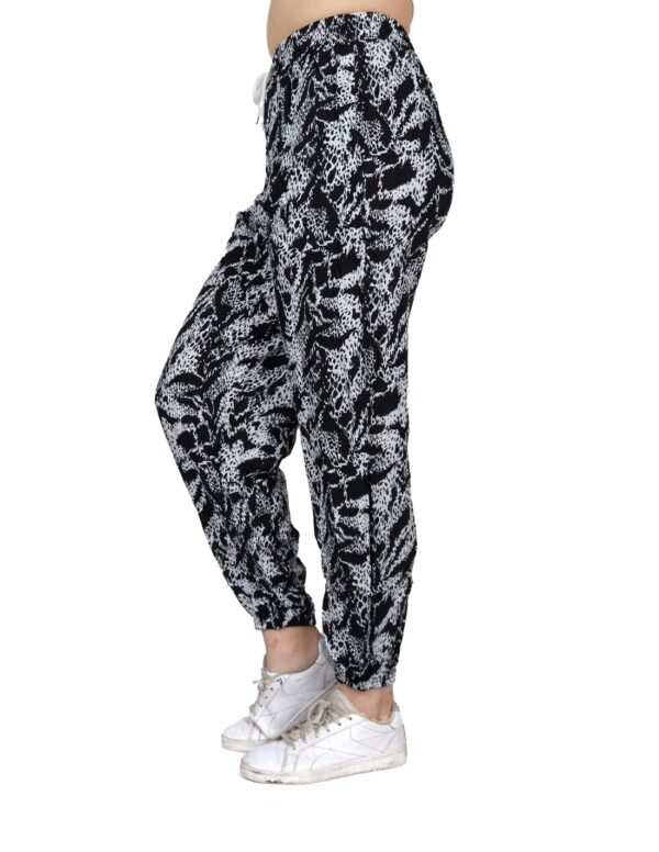 Calza estampada blanco y negro de mujer 3